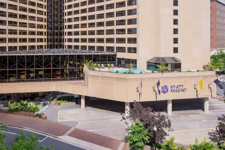 Hyatt-Regency-Crystal-City-P115-Front-Drive.4x3
